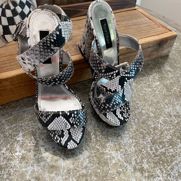 WHBM WELLINGTON PLATFORM PYTHON WEDGE 6.5 M - Picture 3 of 10